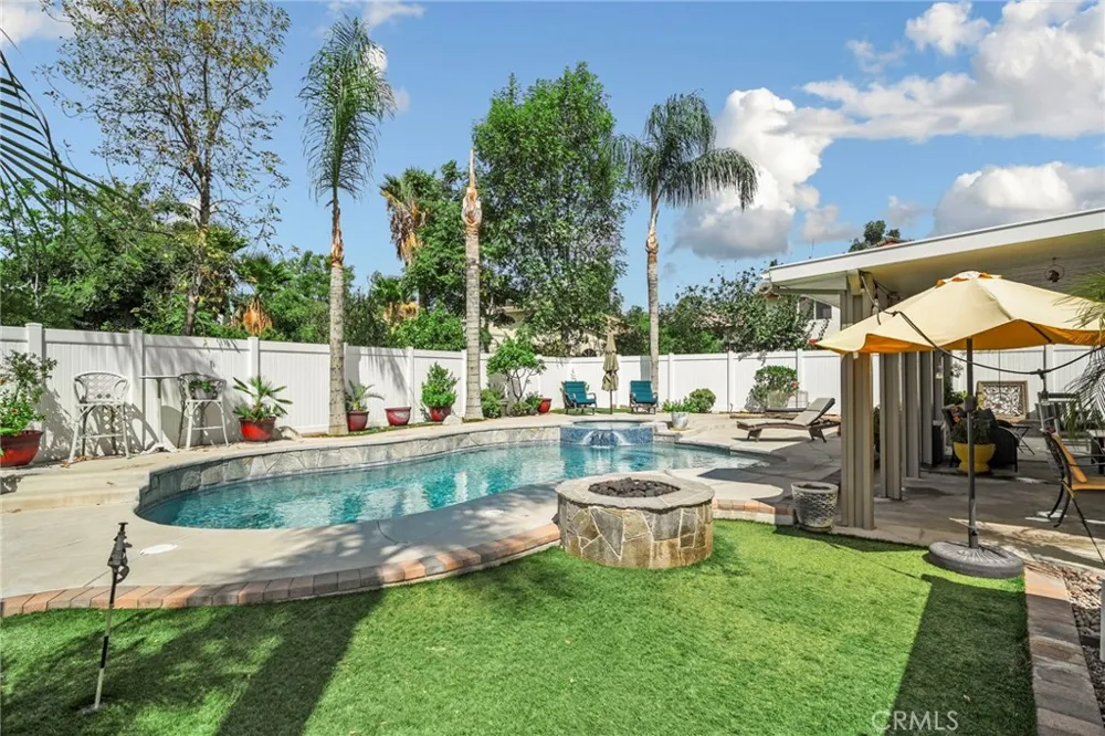 7830 Sioux Fontana, CA 92336