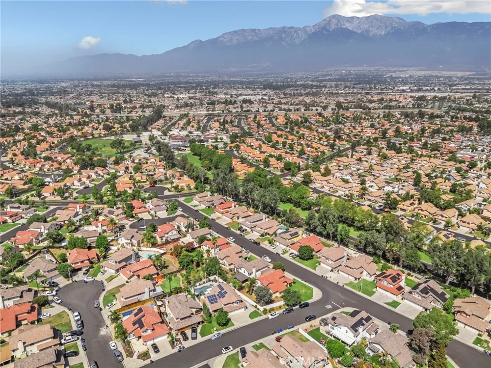 7830 Sioux Fontana, CA 92336