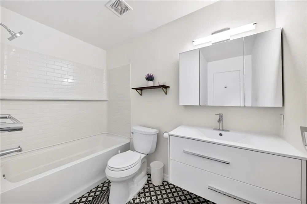 15020 Victory #104 Los Angeles, CA 91411