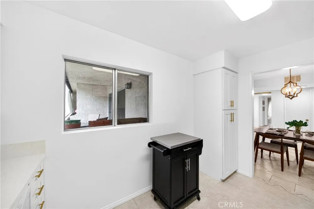 15020 Victory #104 Los Angeles, CA 91411