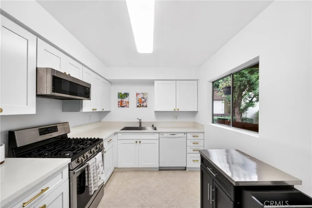 15020 Victory #104 Los Angeles, CA 91411