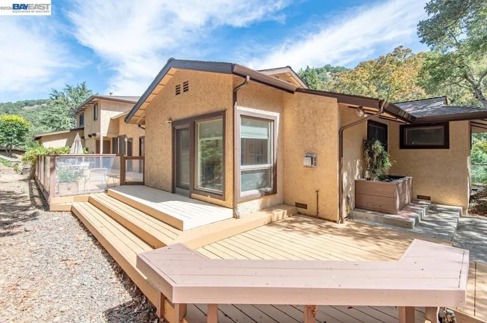 35575 Palomares Rd Castro Valley, CA 94552