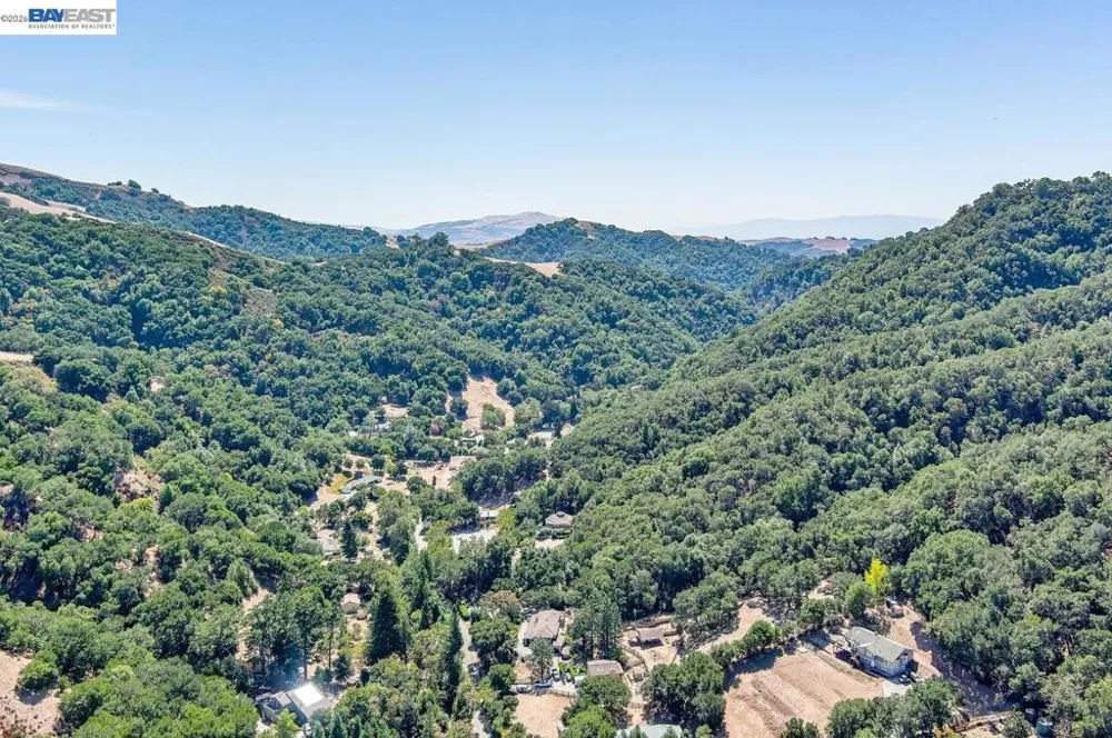 35575 Palomares Rd Castro Valley, CA 94552