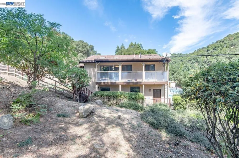 35575 Palomares Rd Castro Valley, CA 94552