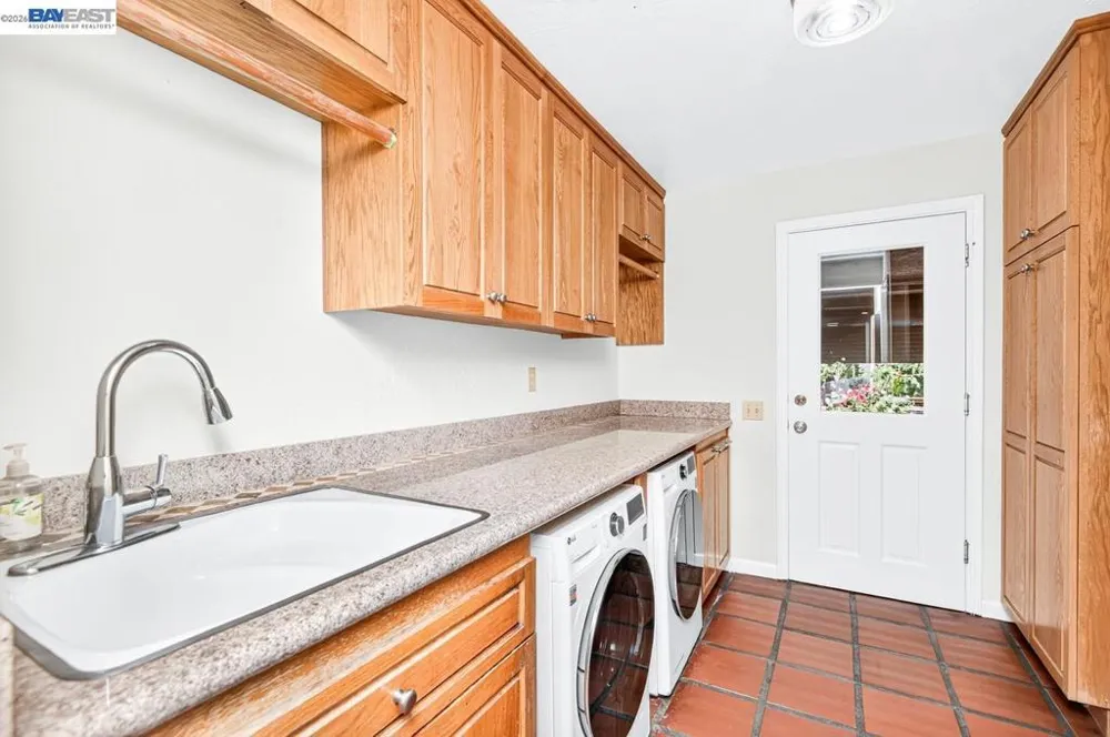35575 Palomares Rd Castro Valley, CA 94552