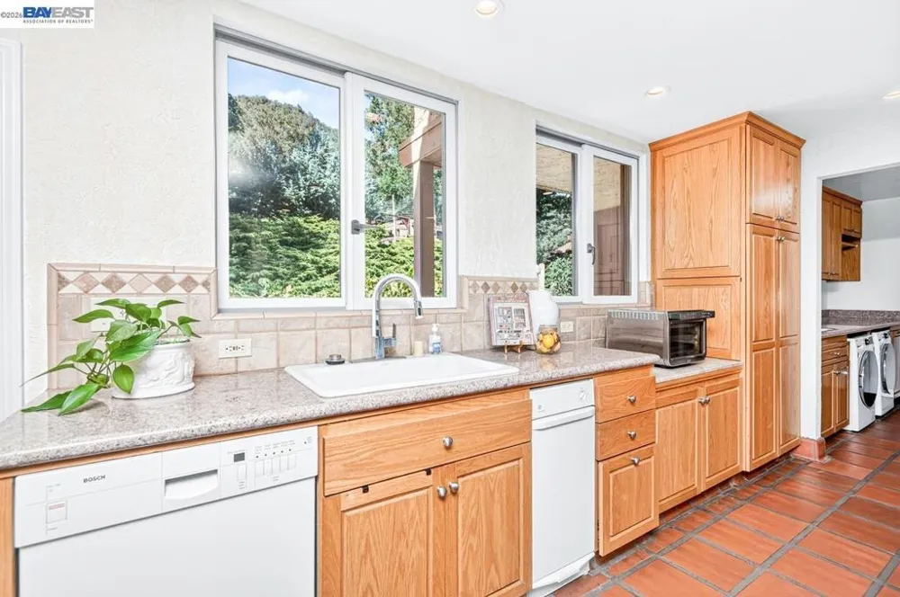 35575 Palomares Rd Castro Valley, CA 94552