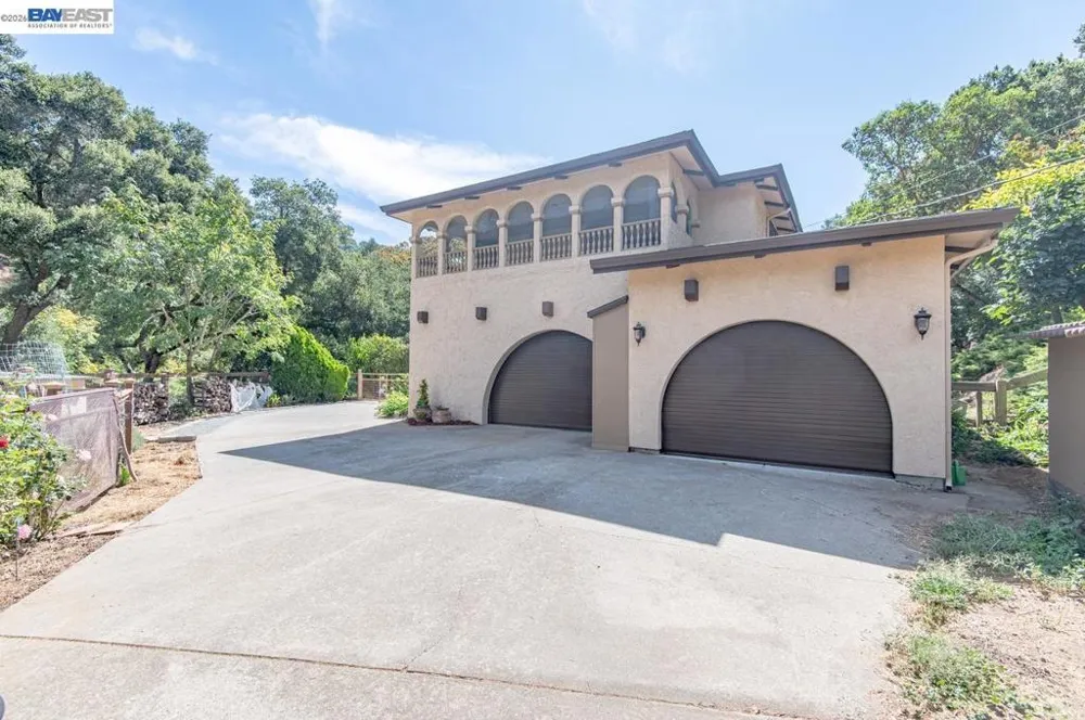 35575 Palomares Rd Castro Valley, CA 94552