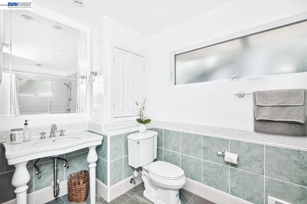 35575 Palomares Rd Castro Valley, CA 94552