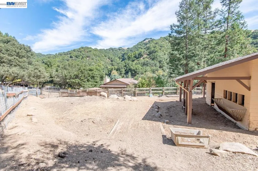 35575 Palomares Rd Castro Valley, CA 94552