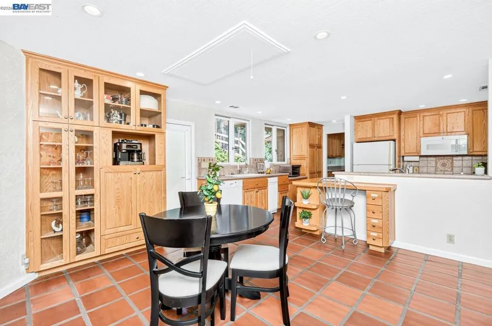 35575 Palomares Rd Castro Valley, CA 94552