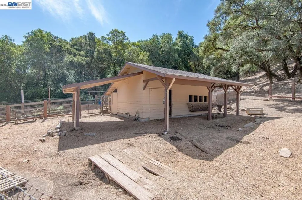 35575 Palomares Rd Castro Valley, CA 94552