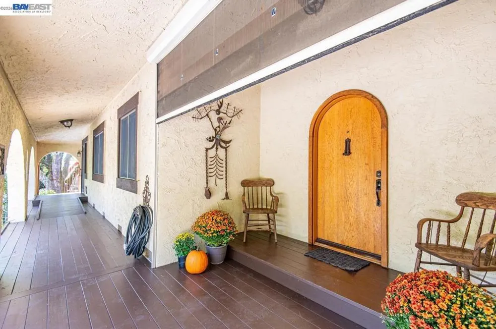 35575 Palomares Rd Castro Valley, CA 94552