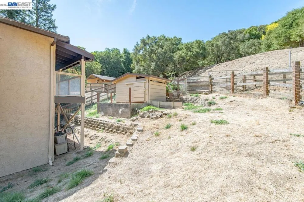 35575 Palomares Rd Castro Valley, CA 94552