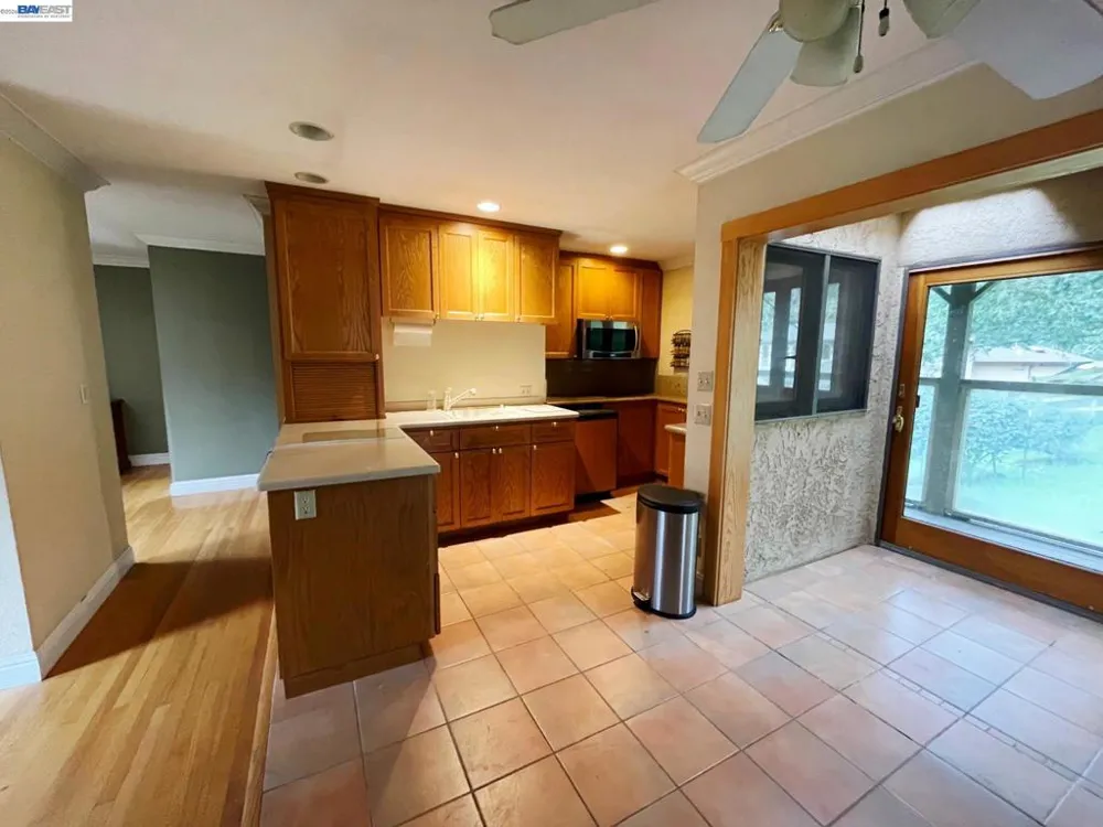 35575 Palomares Rd Castro Valley, CA 94552