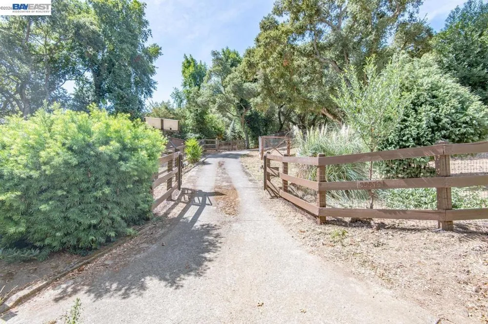 35575 Palomares Rd Castro Valley, CA 94552