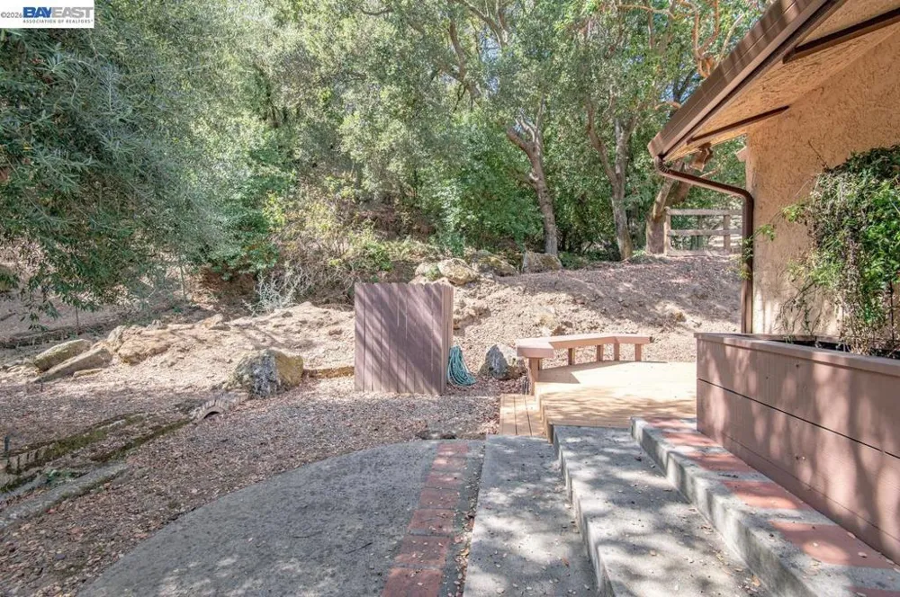 35575 Palomares Rd Castro Valley, CA 94552