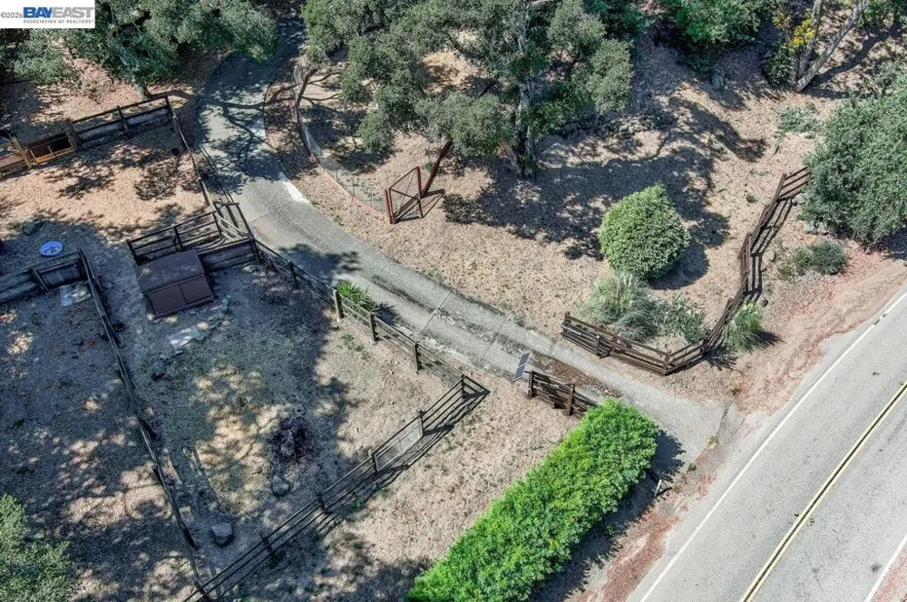 35575 Palomares Rd Castro Valley, CA 94552