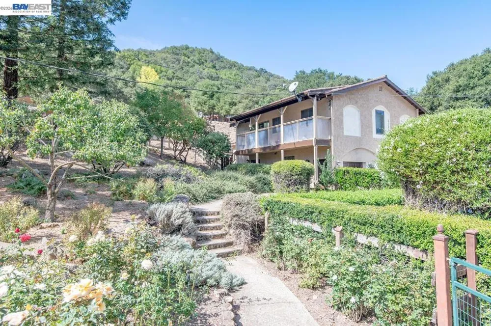 35575 Palomares Rd Castro Valley, CA 94552