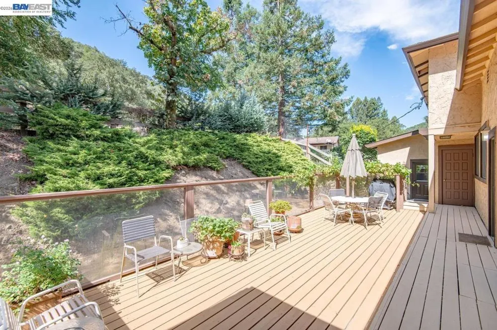 35575 Palomares Rd Castro Valley, CA 94552