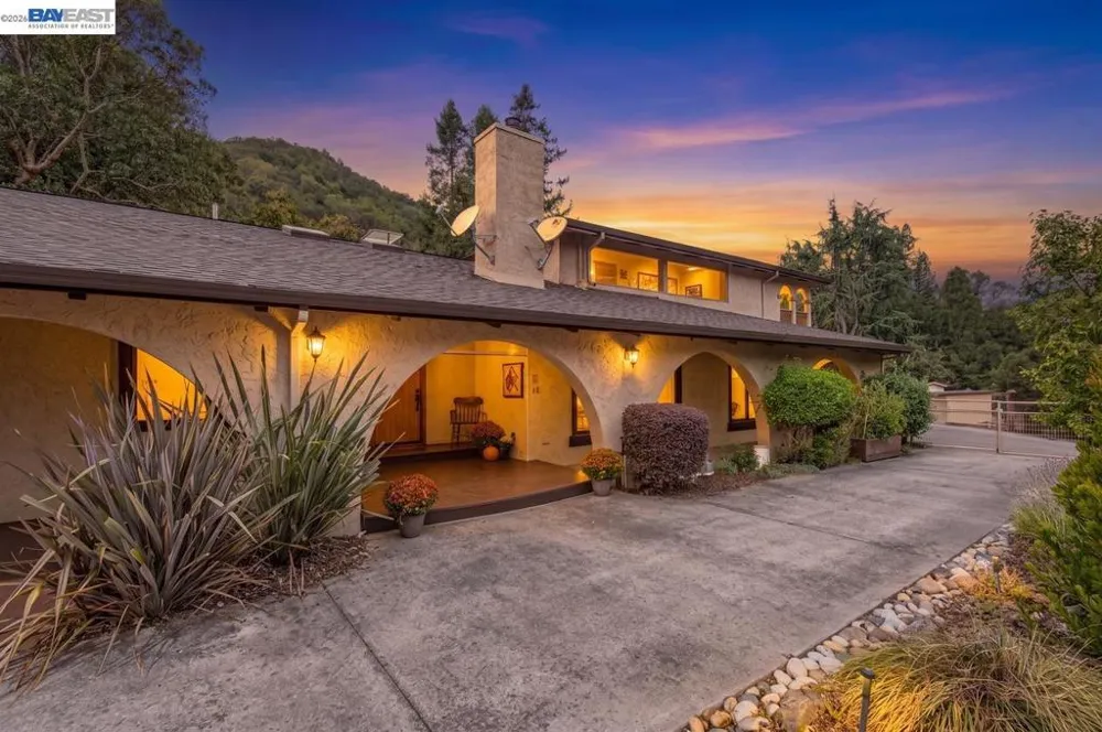 35575 Palomares Rd Castro Valley, CA 94552