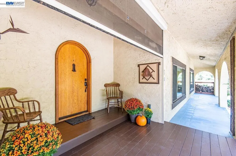 35575 Palomares Rd Castro Valley, CA 94552