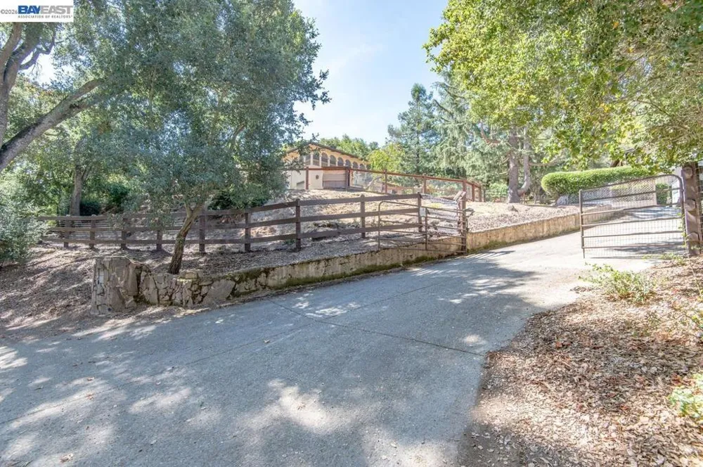 35575 Palomares Rd Castro Valley, CA 94552