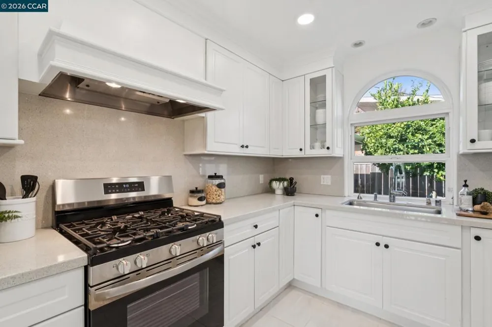 939 Mountain View Dr Lafayette, CA 94549