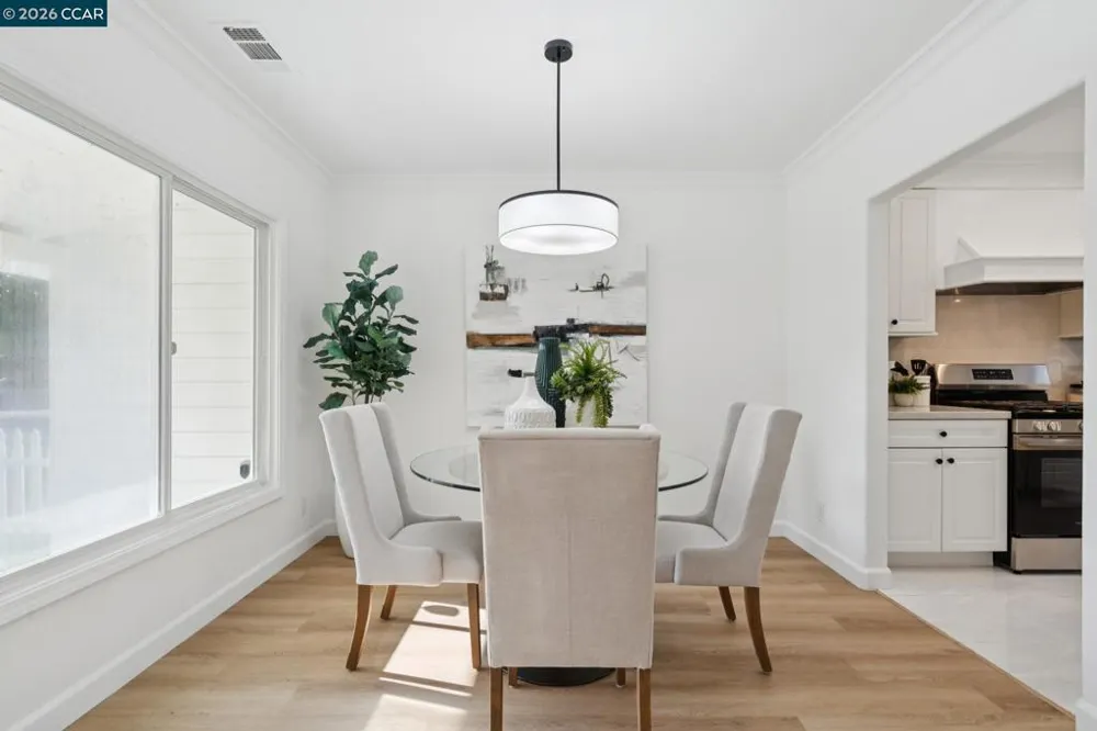 939 Mountain View Dr Lafayette, CA 94549