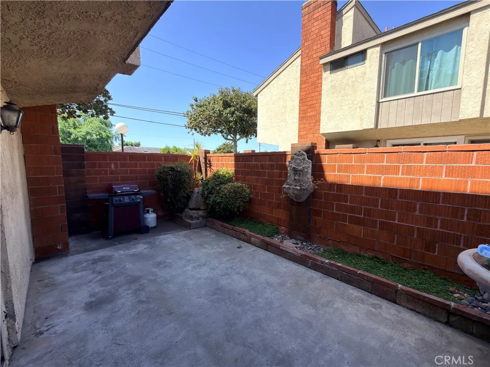 2072 S West Anaheim, CA 92802