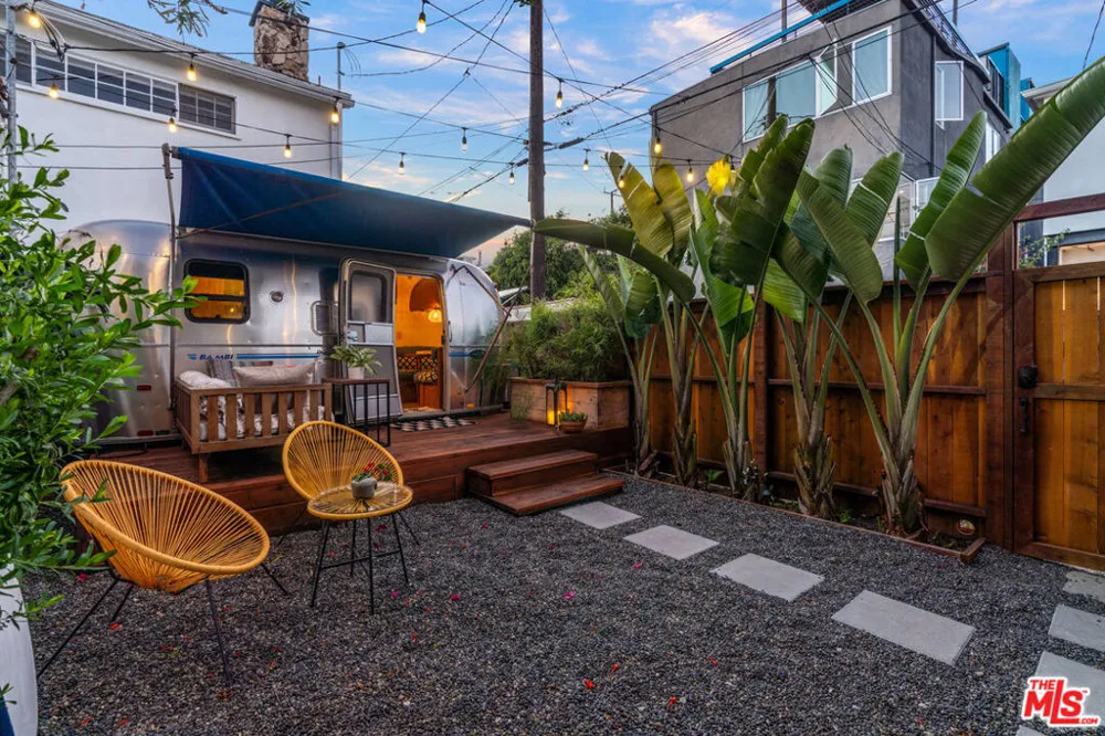 225 Carroll Canal Los Angeles, CA 90291