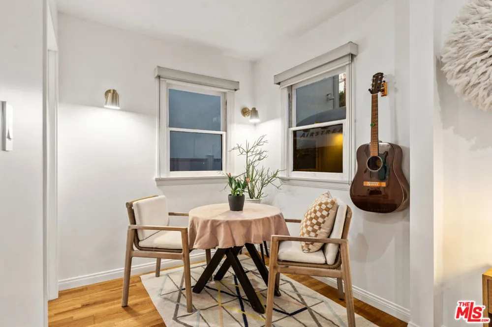 225 Carroll Canal Los Angeles, CA 90291
