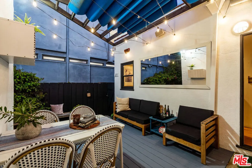 225 Carroll Canal Los Angeles, CA 90291