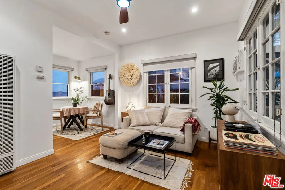 225 Carroll Canal Los Angeles, CA 90291