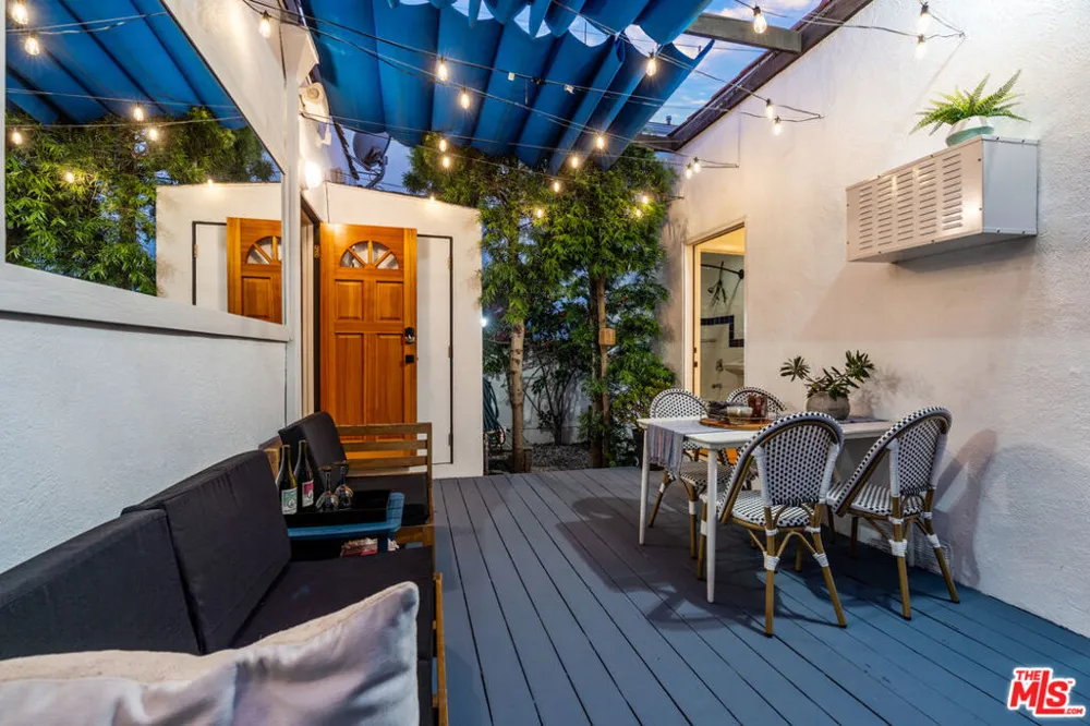 225 Carroll Canal Los Angeles, CA 90291