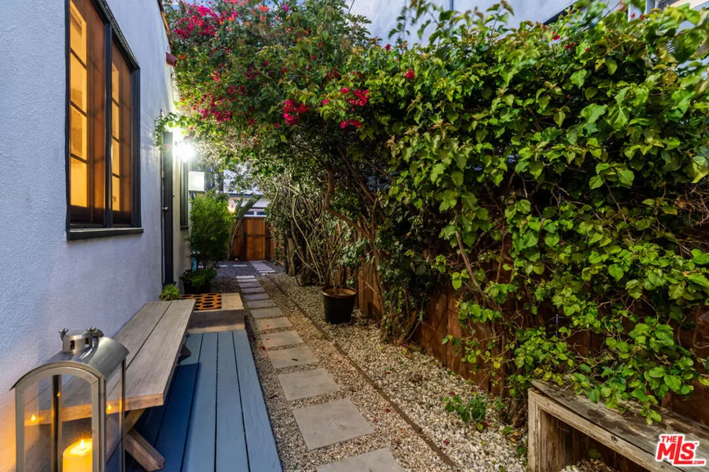 225 Carroll Canal Los Angeles, CA 90291