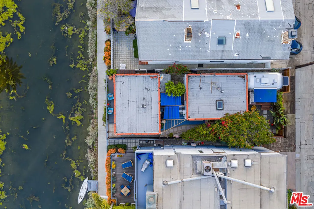 225 Carroll Canal Los Angeles, CA 90291