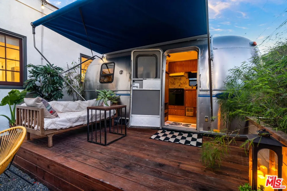 225 Carroll Canal Los Angeles, CA 90291