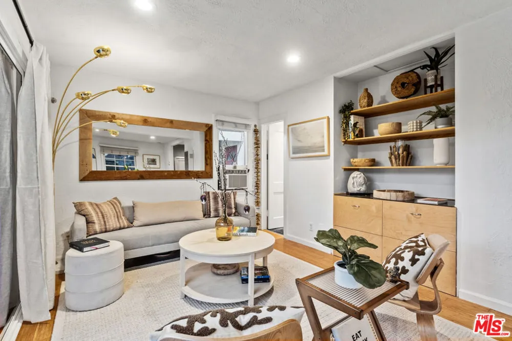 225 Carroll Canal Los Angeles, CA 90291