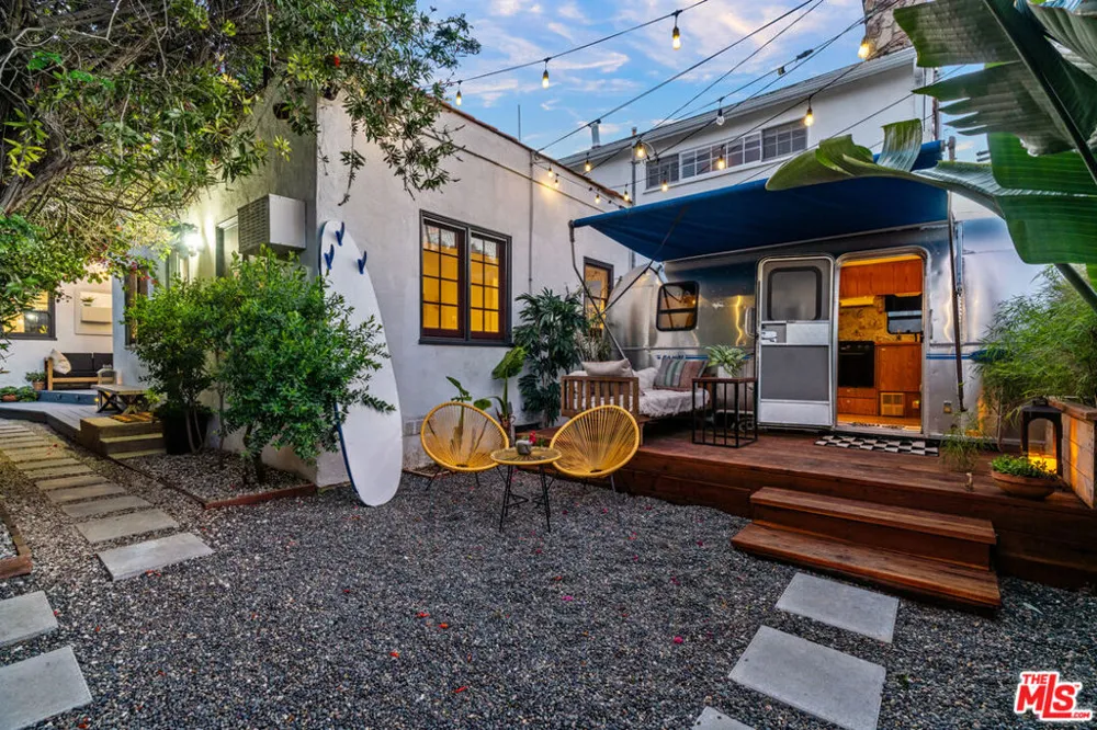 225 Carroll Canal Los Angeles, CA 90291