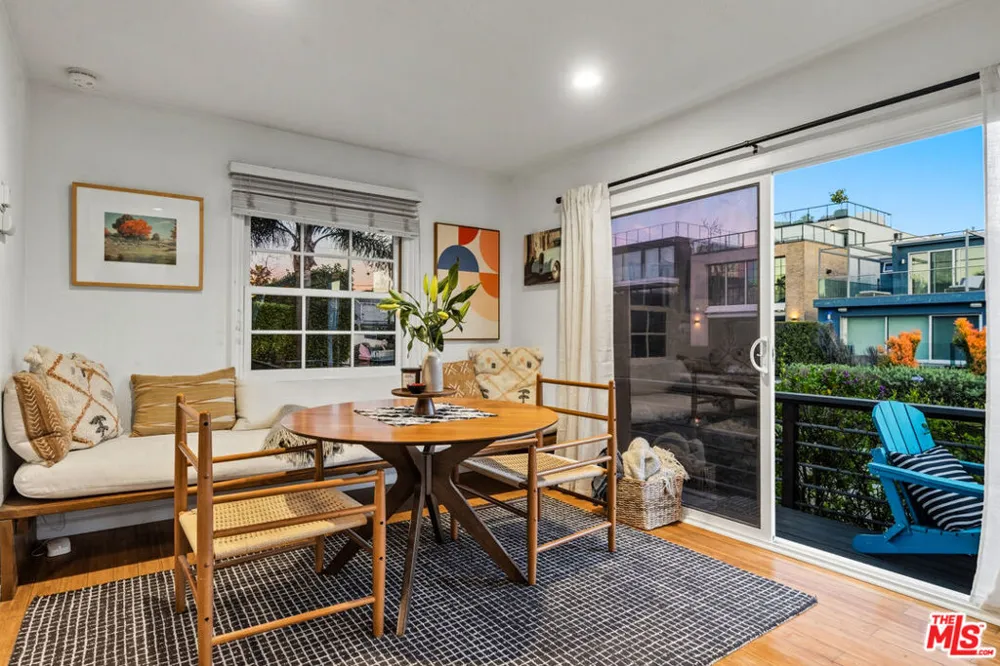225 Carroll Canal Los Angeles, CA 90291