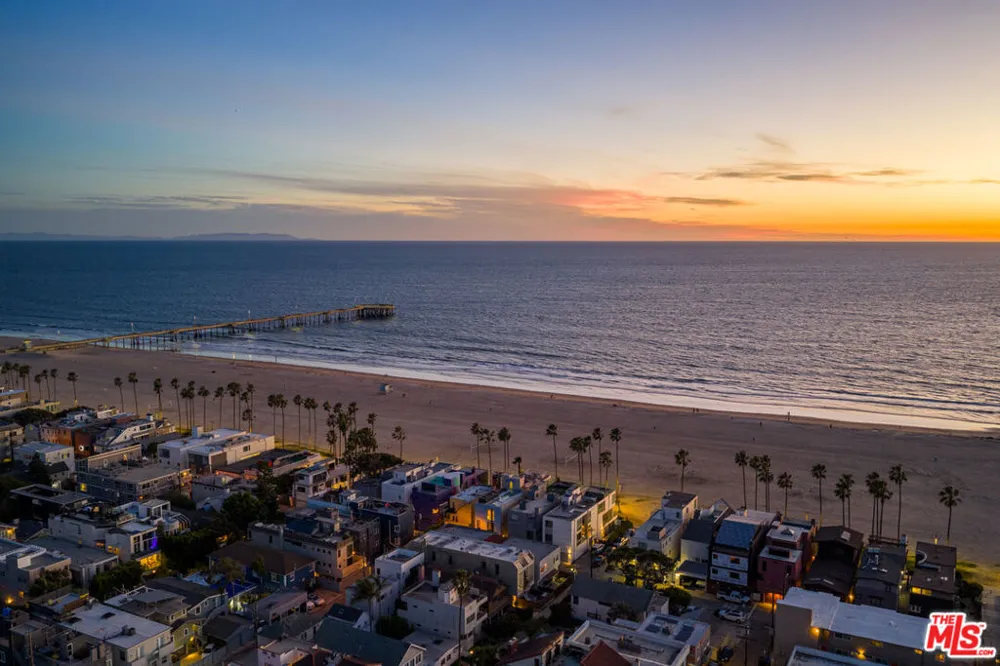 225 Carroll Canal Los Angeles, CA 90291