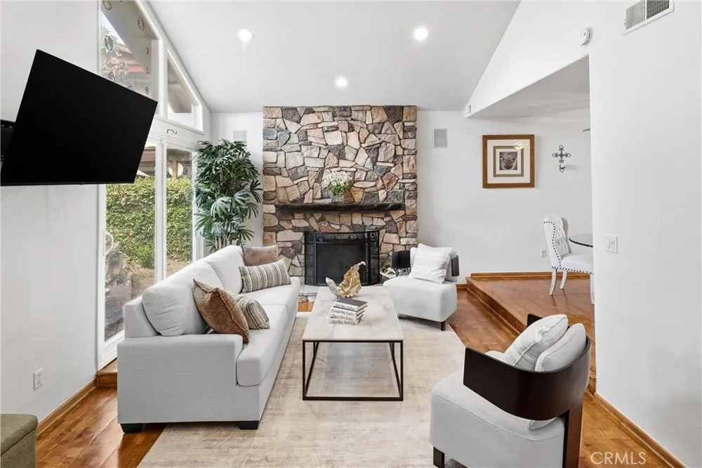 5872 Meadowbrook Drive Huntington Beach, CA 92649