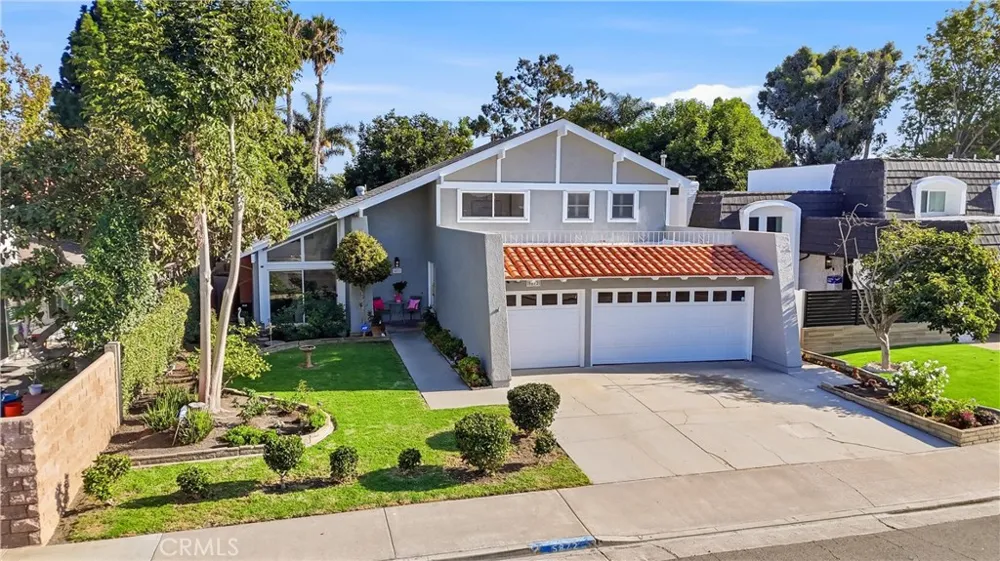 5872 Meadowbrook Drive Huntington Beach, CA 92649