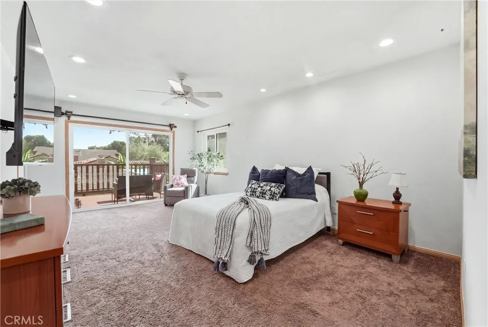 5872 Meadowbrook Drive Huntington Beach, CA 92649