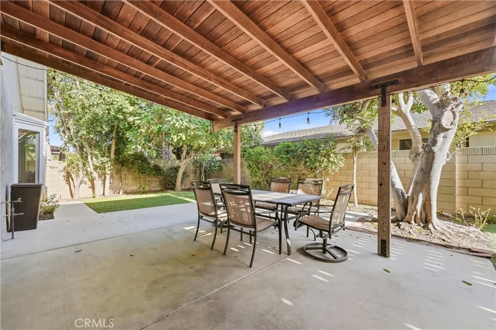 5872 Meadowbrook Drive Huntington Beach, CA 92649