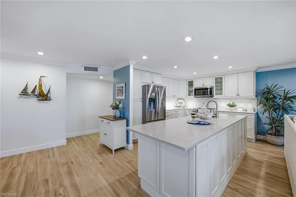 2875 Gulf Shore Boulevard #106 Naples, FL 34103