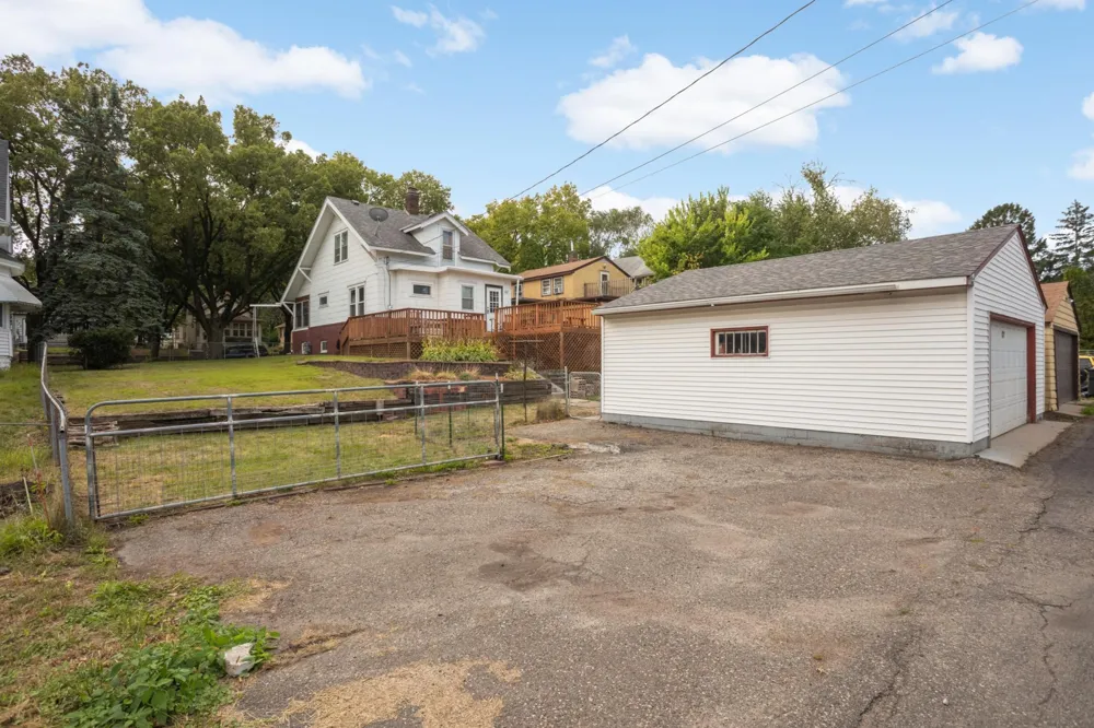 809 Minnehaha Avenue W Saint Paul, MN 55104
