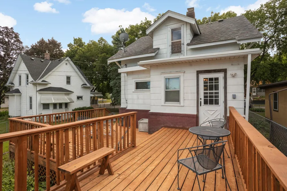 809 Minnehaha Avenue W Saint Paul, MN 55104