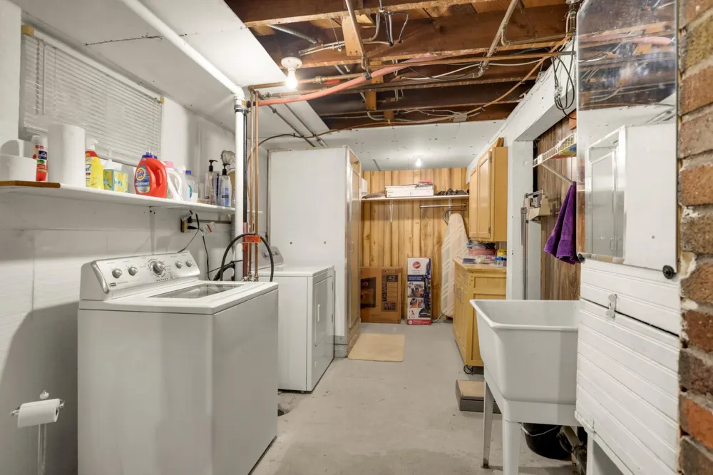 809 Minnehaha Avenue W Saint Paul, MN 55104