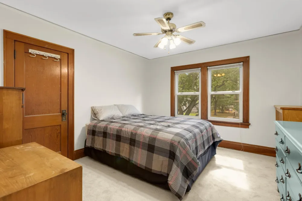809 Minnehaha Avenue W Saint Paul, MN 55104